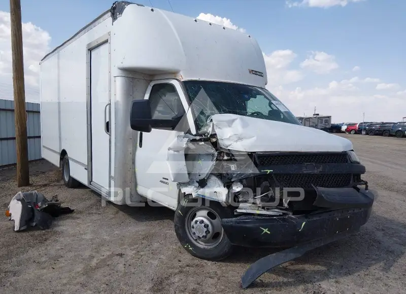 2021 Chevrolet EXPRESS photo