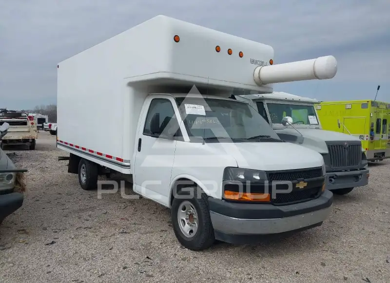 2021 Chevrolet Express photo