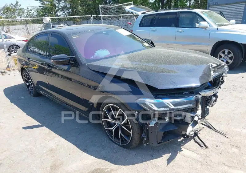 2021 BMW 550M фото