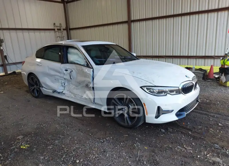 2021 BMW 330 photo