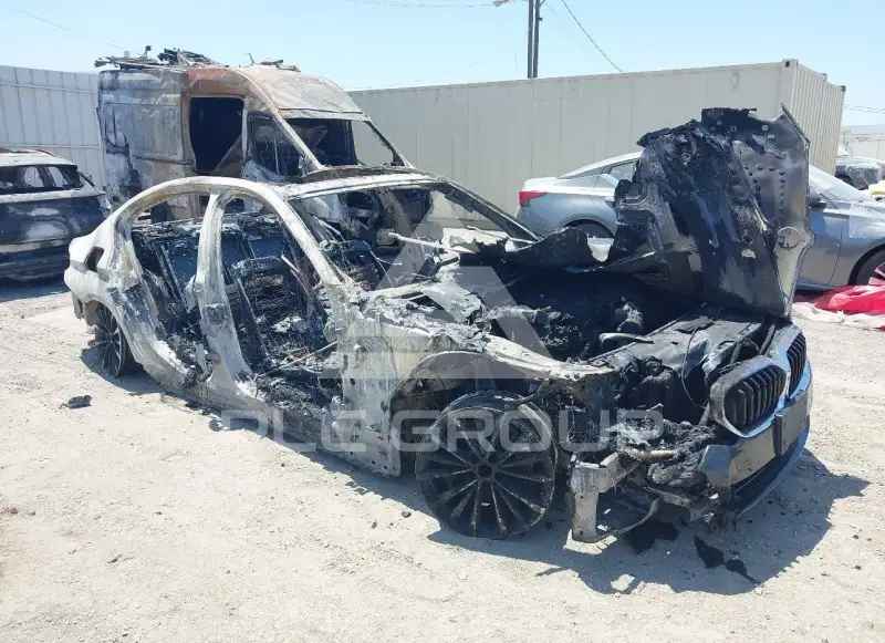 2021 BMW 530 фото