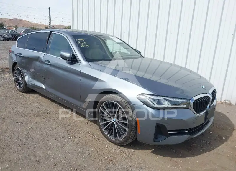 2021 BMW 530 фото
