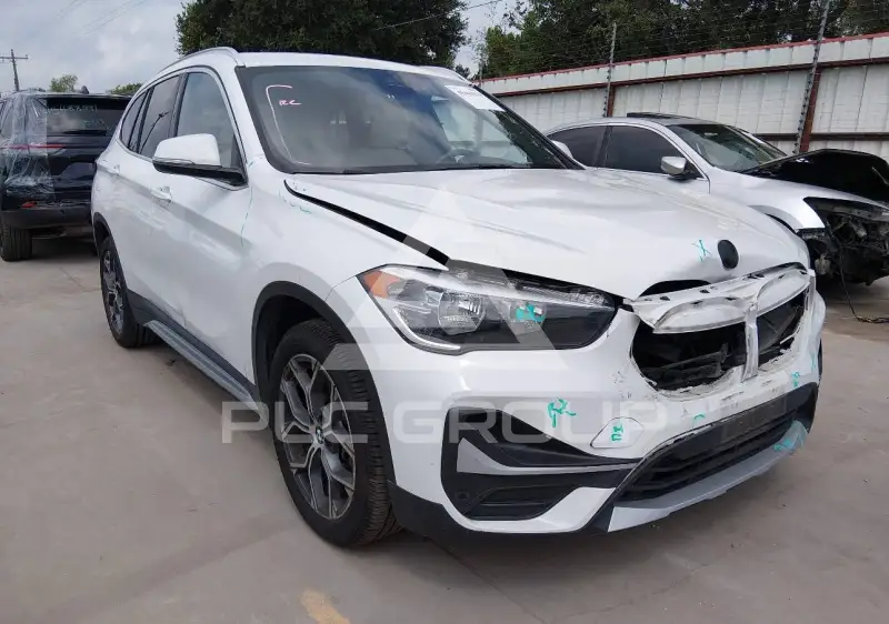 2021 BMW X1 фото