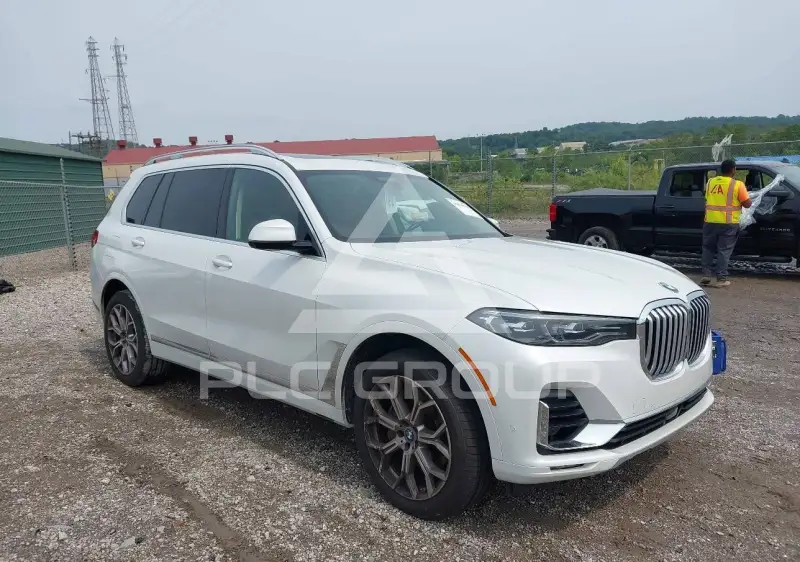 2021 BMW X7 фото