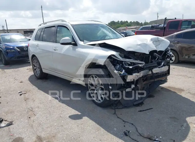 2021 BMW X7 photo