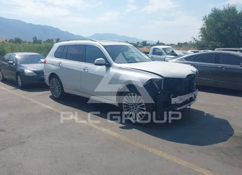 2021 BMW X7 фото