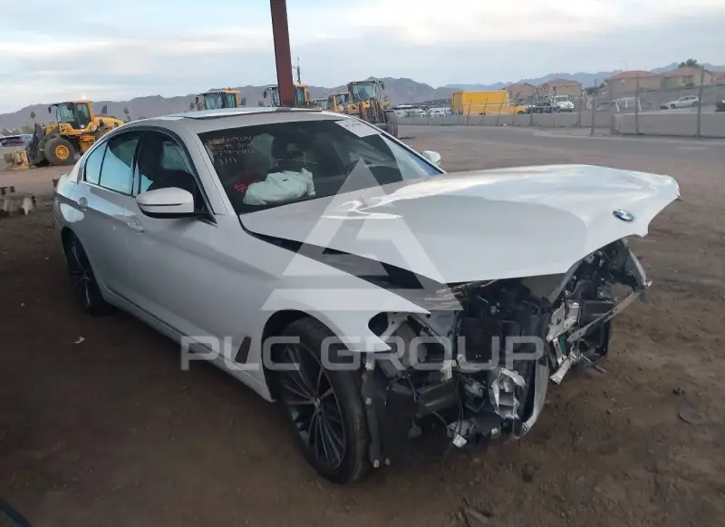 2021 BMW 530 фото
