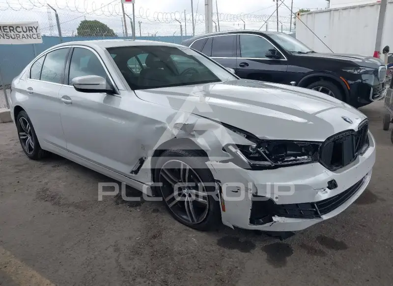 2021 BMW 530 фото
