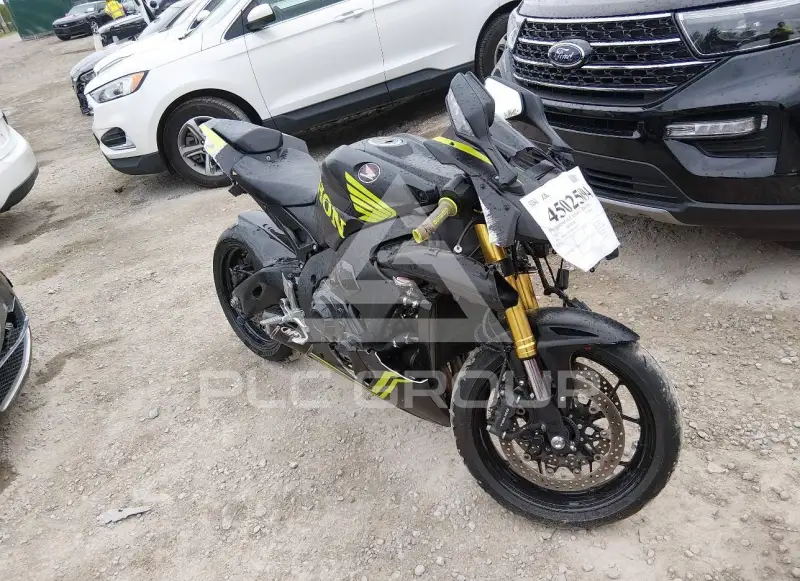 2021 Honda CBR1000 фото