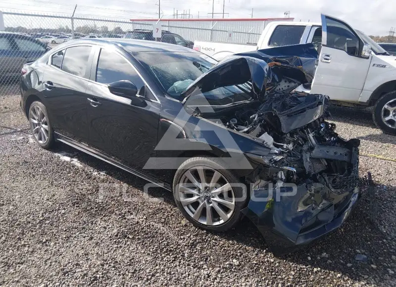 2021 Mazda 3 photo