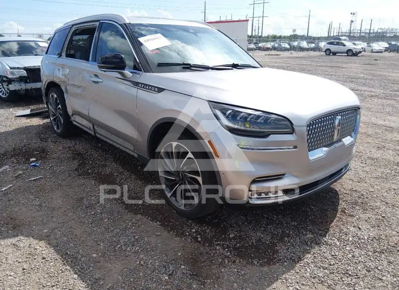 2021 Lincoln AVIATOR photo