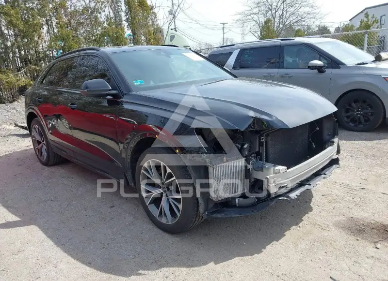2021 Audi Q8 фото