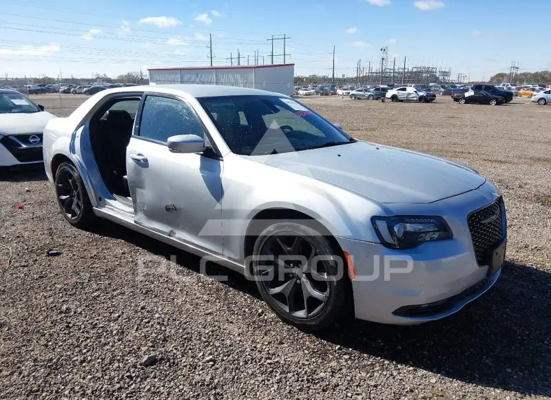 2021 Chrysler 300 photo