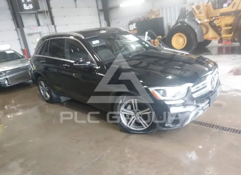 2021 Mercedes Benz GLC 300 фото