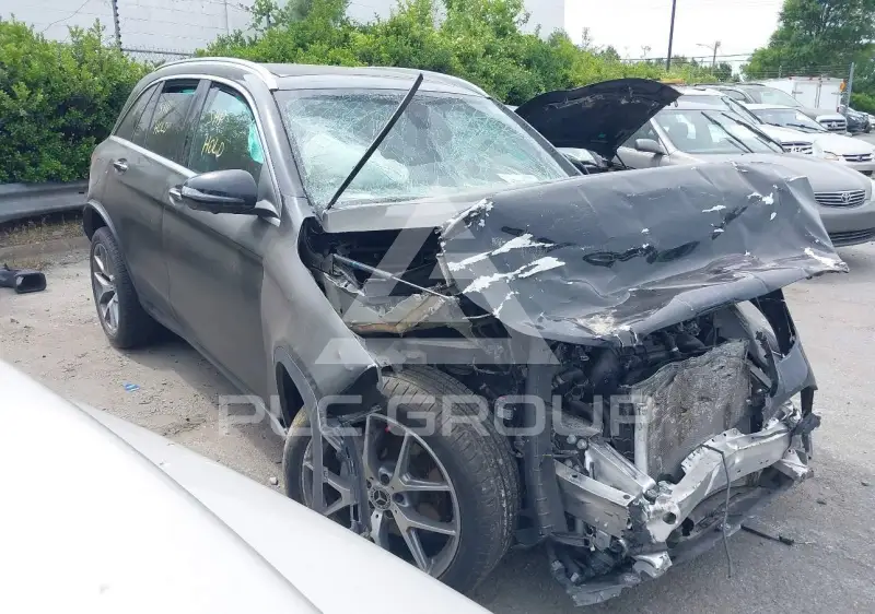 2021 Mercedes Benz GLC 300 фото