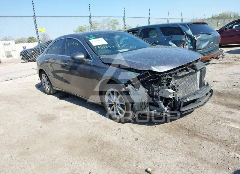 2021 Mercedes Benz A 220 фото