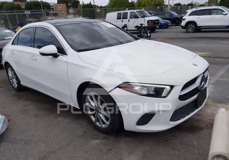 2021 Mercedes Benz A 220 фото