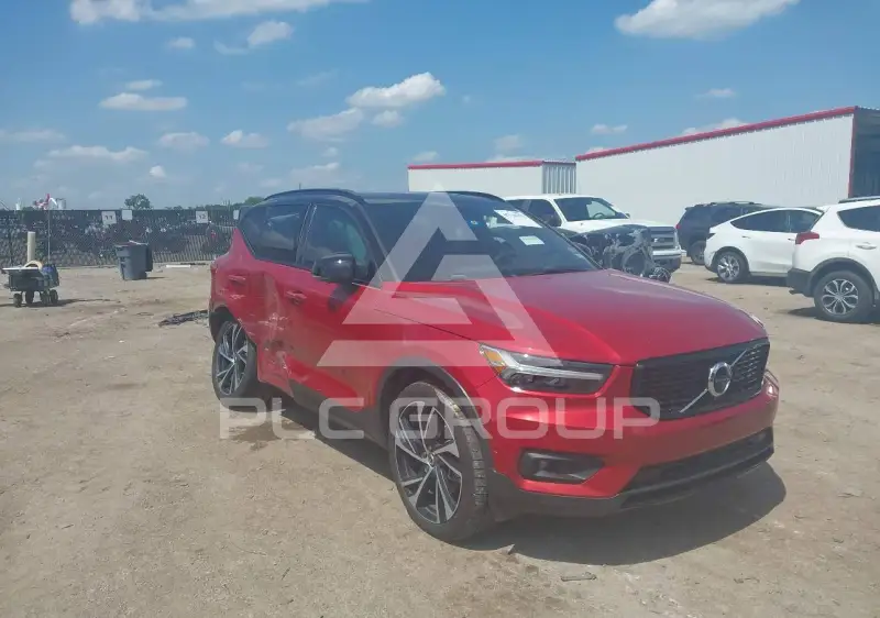 2021 Volvo XC40 фото