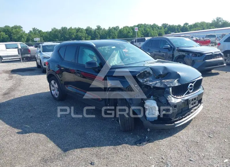 2021 Volvo XC40 фото