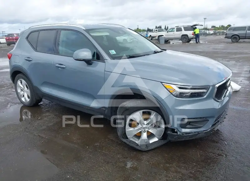 2021 Volvo XC40 фото
