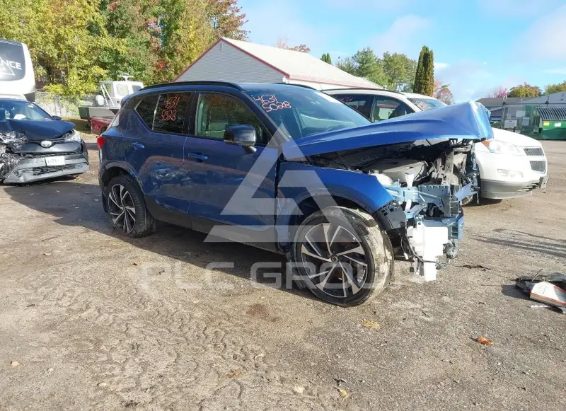 2021 Volvo XC40 фото