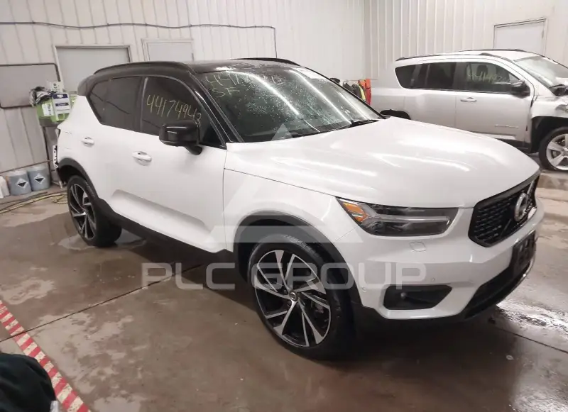 2021 Volvo XC40 photo