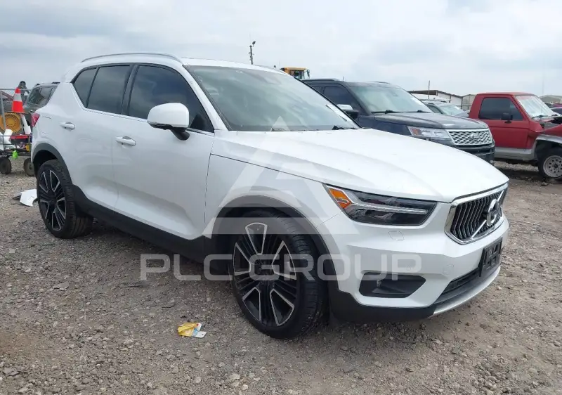 2021 Volvo XC40 фото