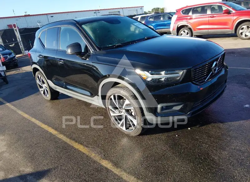 2021 Volvo XC40 фото