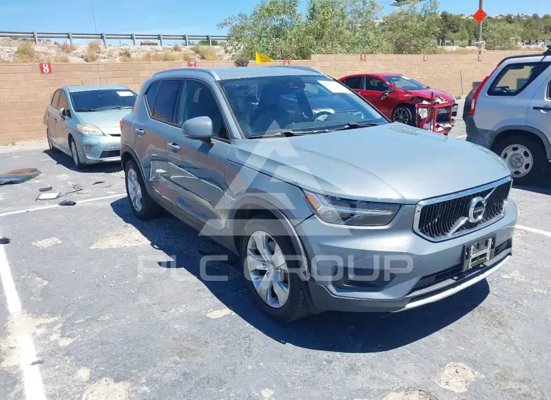 2021 Volvo XC40 photo