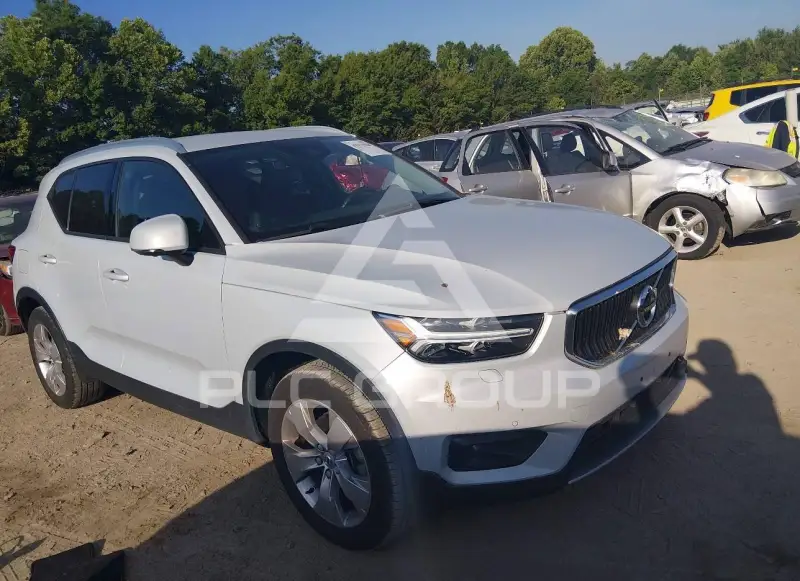 2021 Volvo XC40 photo