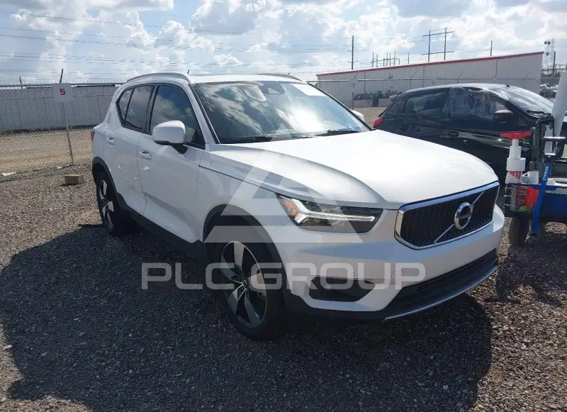 2021 Volvo XC40 фото