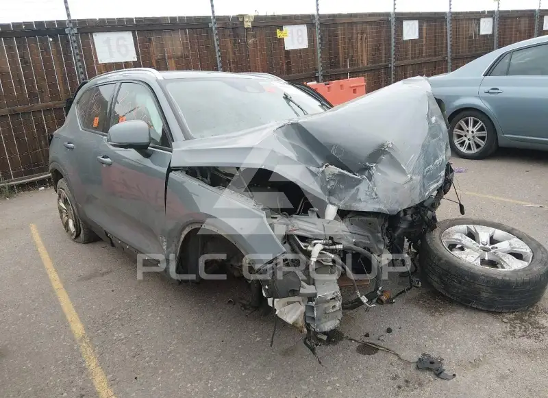 2021 Volvo XC40 фото