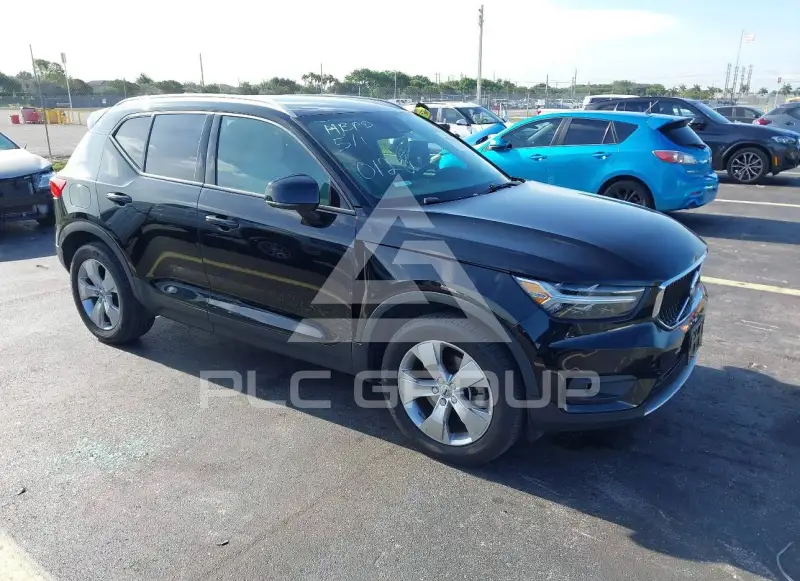 2021 Volvo XC40 фото