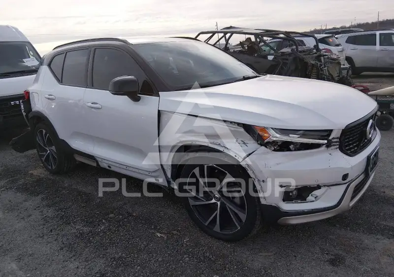 2021 Volvo XC40 фото