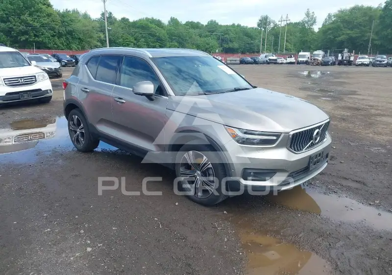 2021 Volvo XC40 фото