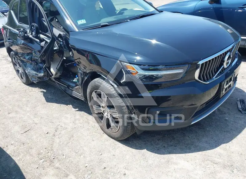 2021 Volvo XC40 фото