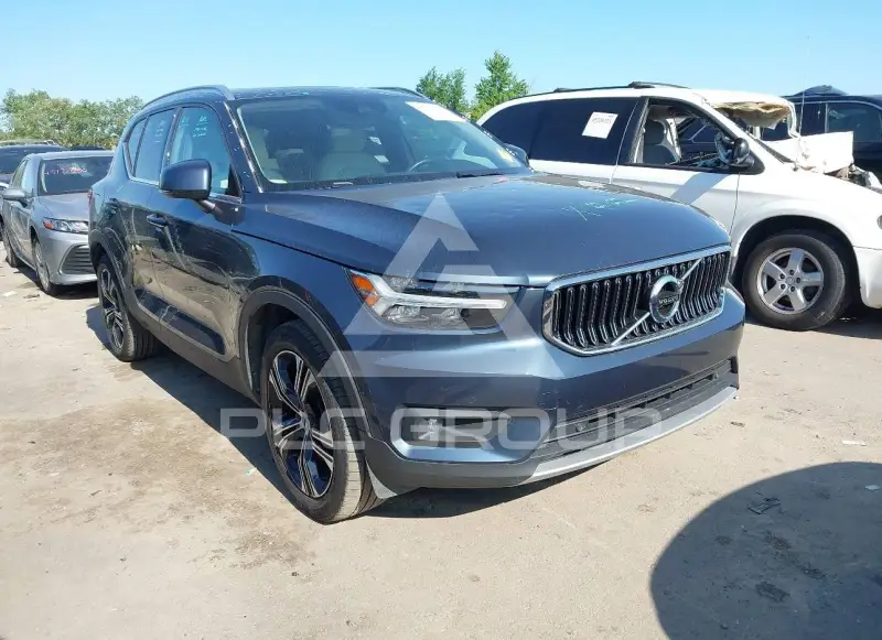 2021 Volvo XC40 photo