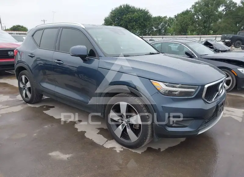 2021 Volvo XC40 фото