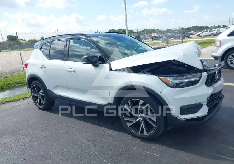 2021 Volvo XC40 фото