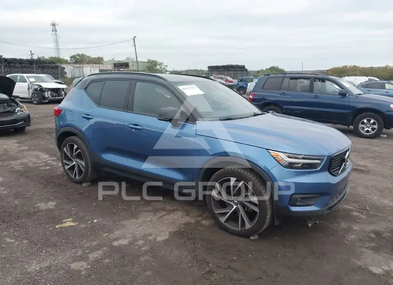 2021 Volvo XC40 фото