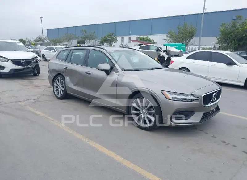 2021 Volvo V60 фото