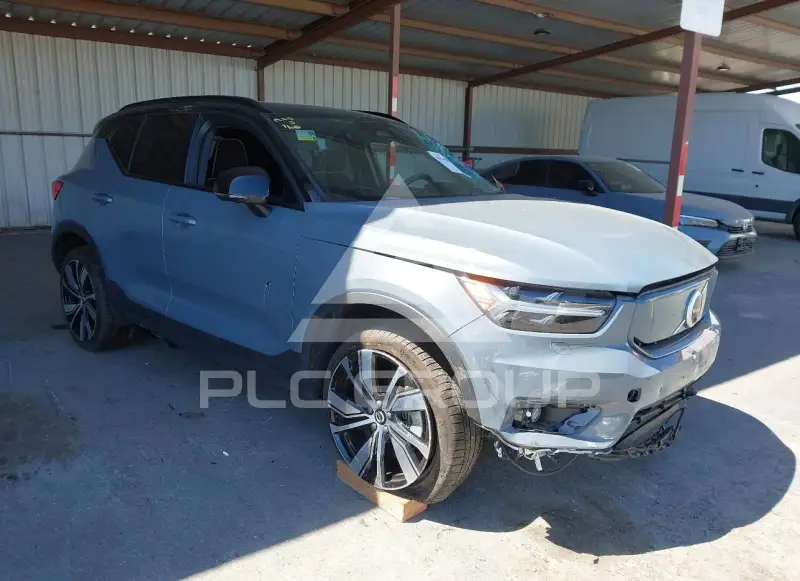2021 Volvo XC40 photo