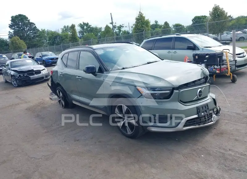 2021 Volvo XC40 фото