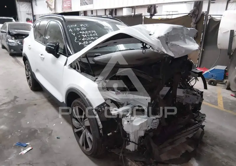 2021 Volvo XC40 фото