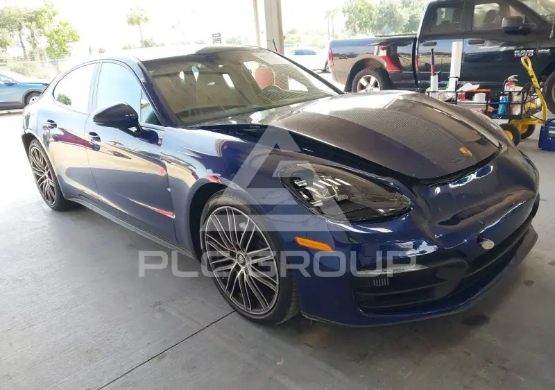 2021 Porsche Panamera photo