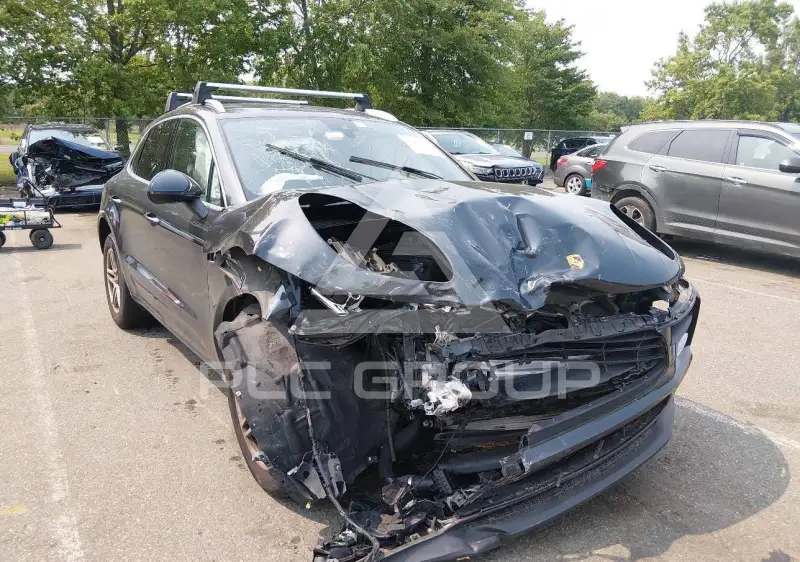 2021 Porsche MACAN photo