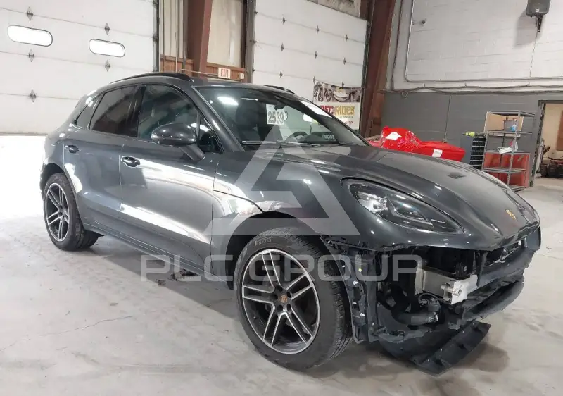 2021 Porsche MACAN photo