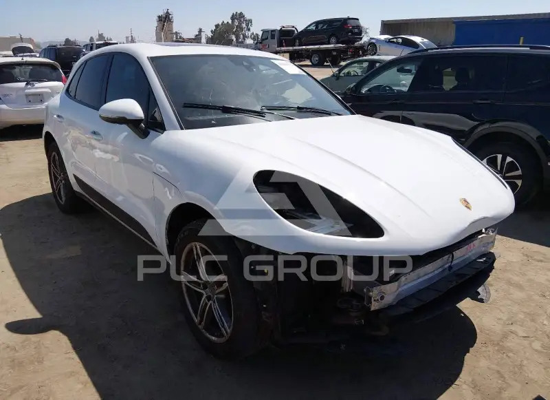 2021 Porsche MACAN photo