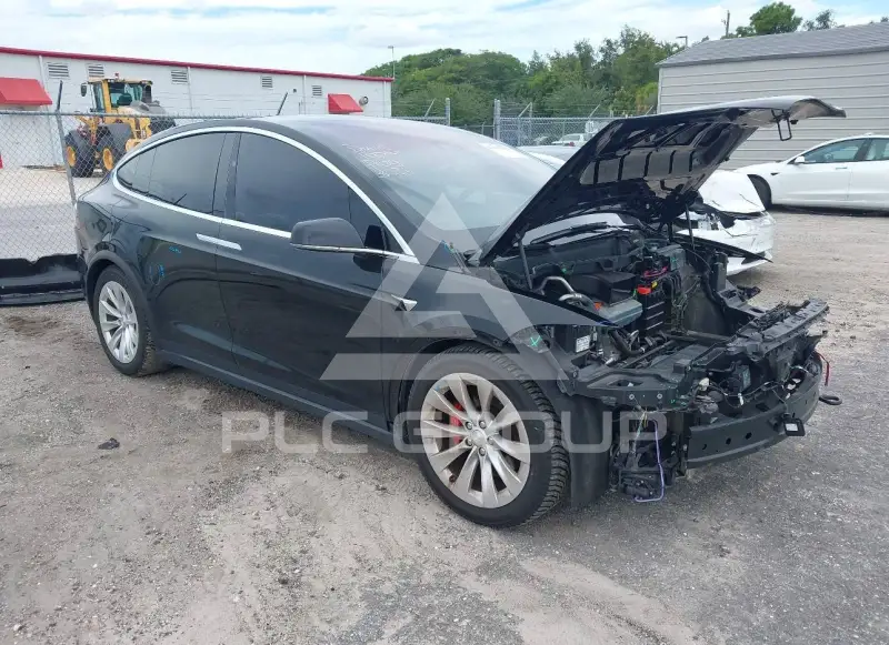 2021 Tesla Model X фото
