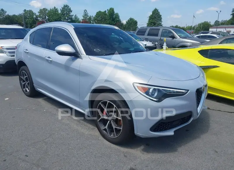 2021 Alfa Romeo Stelvio фото